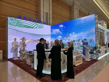 Turkmaniston Mustaqilligining 34 yilligiga bag‘ishlangan iqtisodiy yutuqlar ko‘rgazmasi «Yutuqlarga boy taraqqiyotning yorqin ifodasi» sifatida ish boshladi