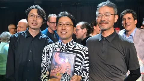 Yapon olimlari sigirlarni zebra chiziqlari bilan bo‘yagani uchun Shnobel mukofotini olishdi