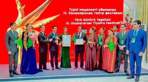 Türkmen teatry TÜRKSOÝ-a agza ýurtlaryň III halkara teatr festiwalynyň baýraklaryna eýe boldy