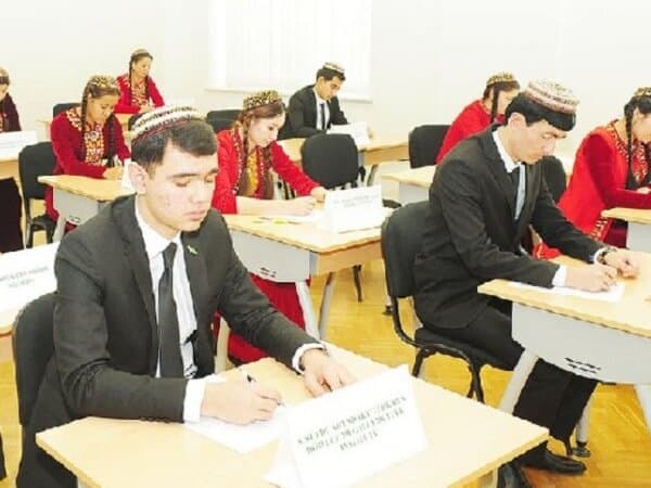 В Туркменистане начались вступительные экзамены