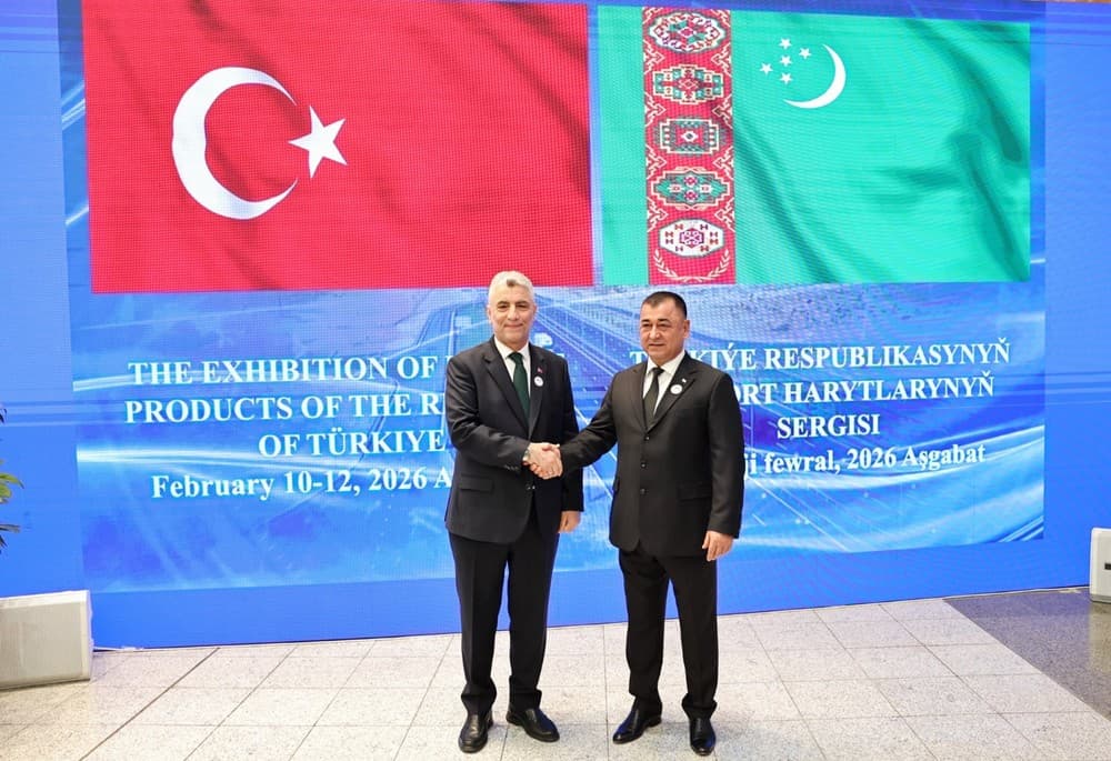 2025: Türkmenistan bilen Türkiýäniň arasyndaky söwda $2,2 milliarda barabar boldy — Türkiýäniň söwda ministri Ömer Bolat we Türkmenistanyň wise-premýeri Nökerguly Atagulyýew Türkiýäniň eksport harytlarynyň sergisinde, 2026-njy ýylyň 10-njy fewraly, Aşgabat, Türkmenistan (Surat: Ömer Bolatyň sosial ulgamy)