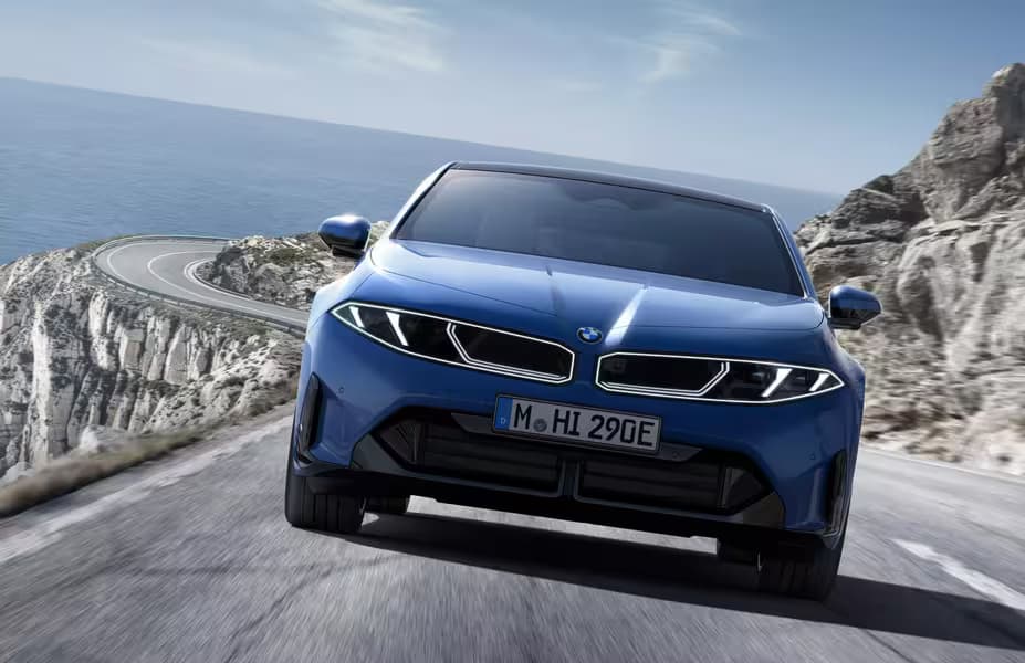 BMW i3 tanishtirildi: U kompaniyaning eng ommabop modeli bo‘lgan “uchlik”dan ham mashhur bo‘ladi