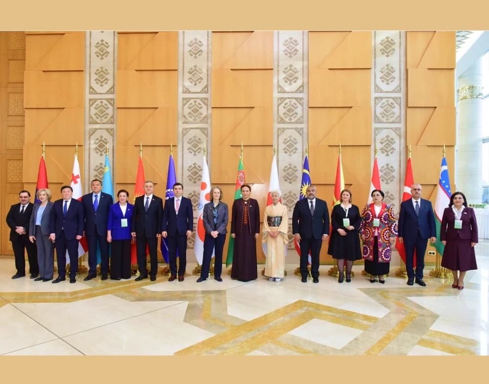 Parlamentara dialog: Aşgabatda gender deňligini ilerletmegiň kanunçylyk esaslary ara alnyp maslahatlaşylýar