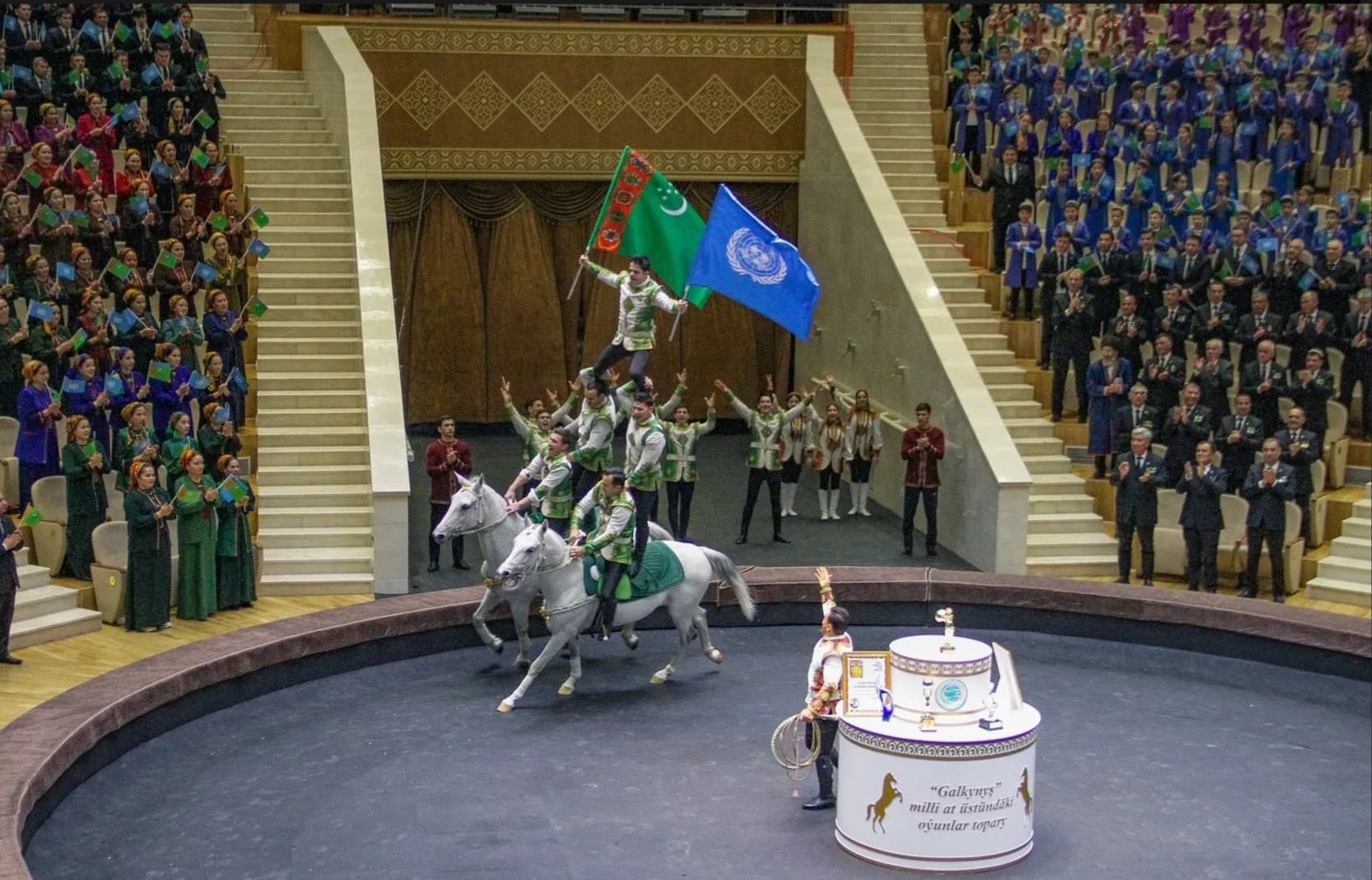 «At — Myrat» Training Center and «Galkynyş» Team Receive Monetary Gifts