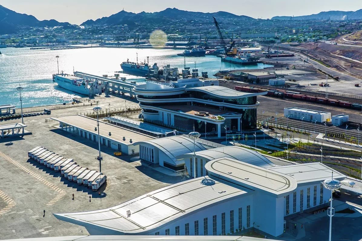 Turkmenbashy Port Implements Digital and "Green" Standards while Advancing Shipbuilding