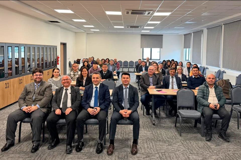 Türkmenistanyň Şekillendiriş sungaty muzeýiniň direktory Ankarada geçirilýän maslahata gatnaşdy