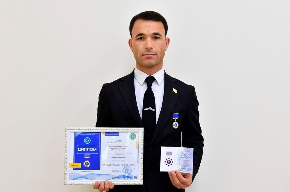 Turkmen Teacher Named “Best CIS Teacher – 2025”