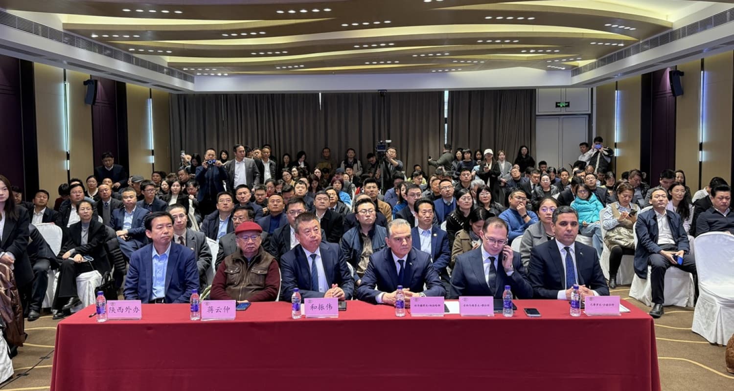 Pekinde Türkmenistanyň we HHR-iň işewür toparlary üçin täze işewürlik meýdançasy tanyşdyryldy — Surat çeşmesi: mfa.gov.tm