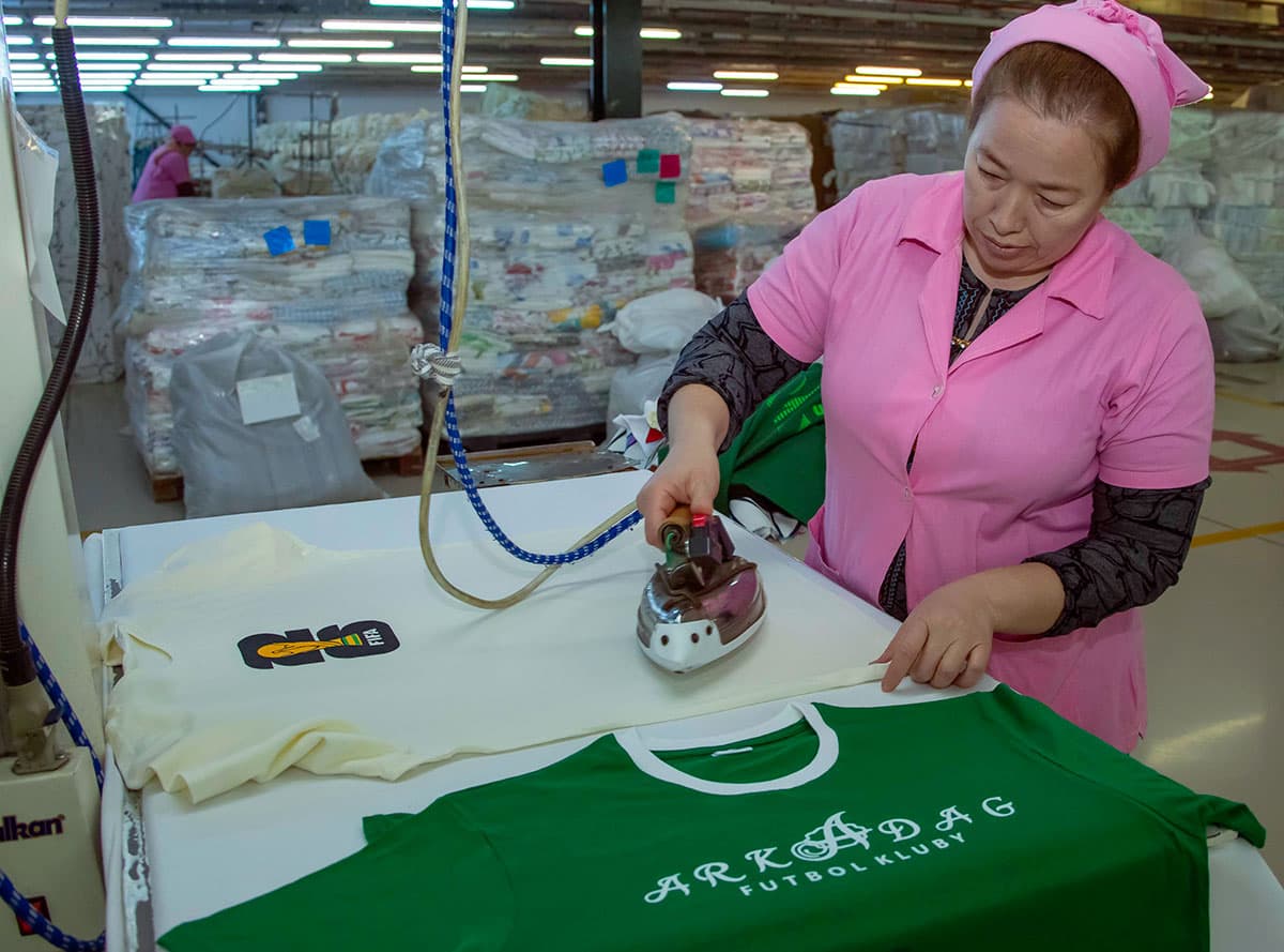 “Arkadag” – “Al-Nasr” futbol maçı için “Nusay” markalı spor formalar üretilecek