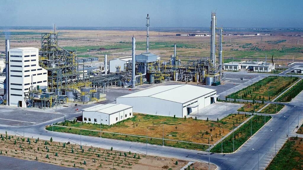 Türkmenabadyň himiýa zawodynyň täze önümçilik toplumynyň düýbi tutuldy