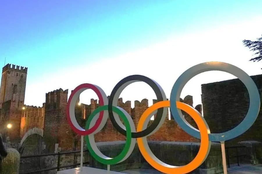 İtalya 2026 Kış Olimpiyatları'nı Verona'da Muhteşem Bir Gösteriyle Tamamladı