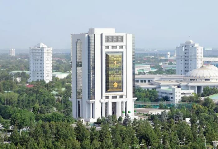 The volume of outstanding loans issued by Turkmen banks exceeded 98 billion manats