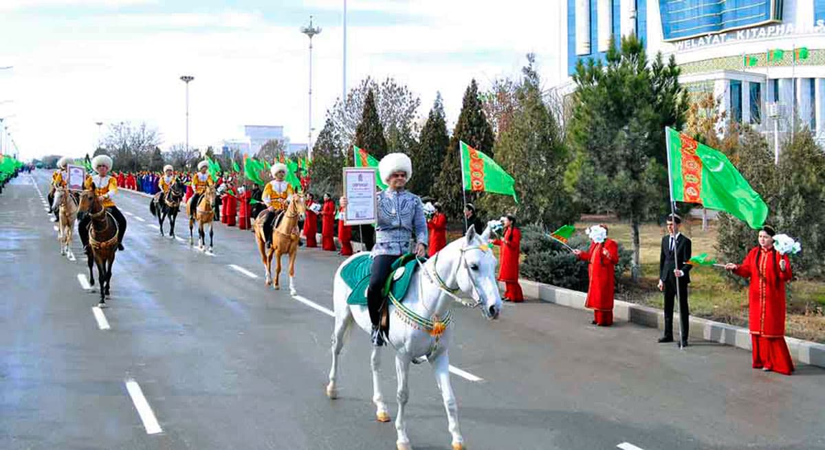 Daşoguz Vilayetinde "Galkynyş" Milli Atlı Oyunlar Grubu Onuruna Törenler Düzenlendi