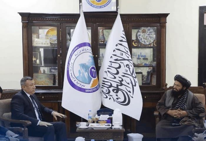 Türkmenistan ve Afganistan TAPI projesinin hayata geçirilmesini görüştü — Hoja Övezov ile Hidayetullah Bedri arasındaki görüşme, 25 Ocak 2026, Kabil, Afganistan (Fotoğraf: “TOLOnews”)