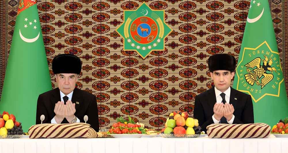 Turkmaniston Prezidenti va turkman xalqining Milliy Lideri, Turkmaniston Xalq Maslahati Raisi Qahramon Arkadagimiz og‘iz ochar (iftorlik) sadaqasini berdilar