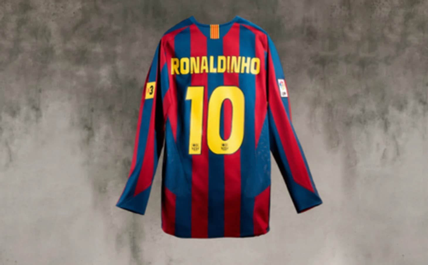 Barça Sells Out Ronaldinho 2005/06 Retro Jerseys Online in Under 24 Hours