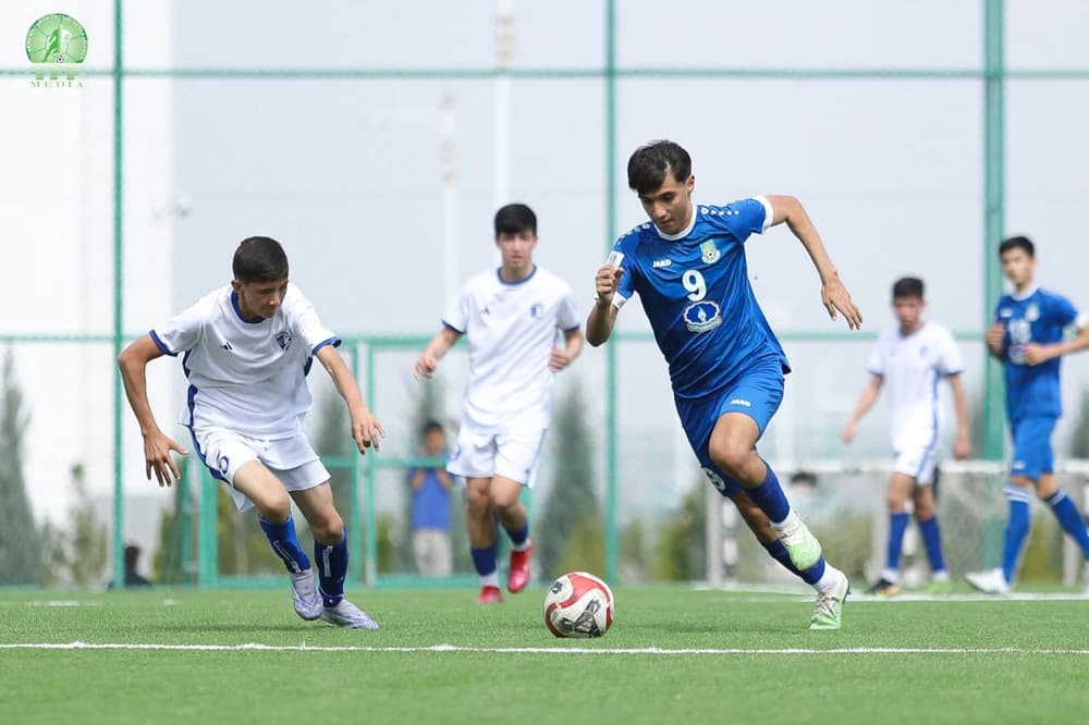 Türkmenistan'da Gençlik Futbolu Gelişiyor: 15 ve 17 Yaş Altı Takımların Yeni Ligleri Başladı