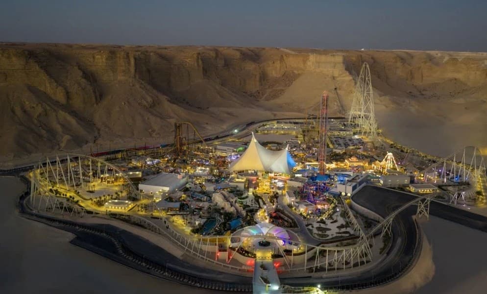 Huge Amusement Park Opens in the Saudi Arabian Desert