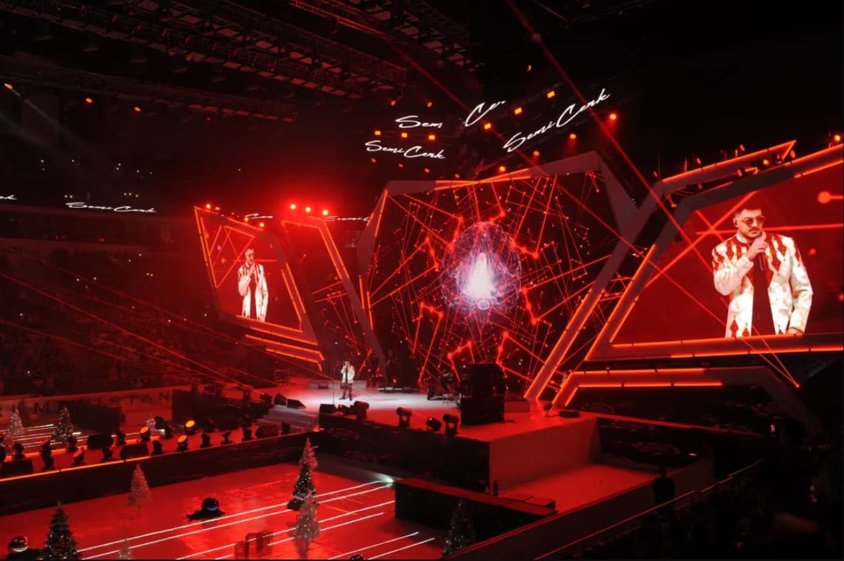 Turkish singer Semichenk performed a concert in Ashgabat