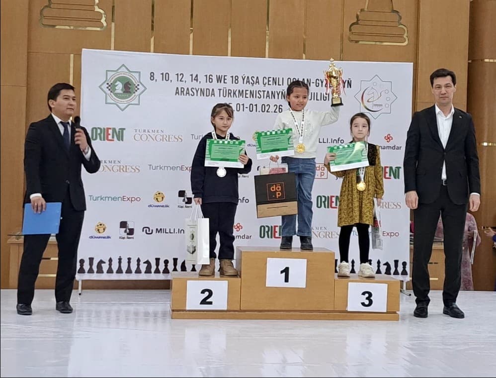 В Ашхабаде наградили победителей чемпионата Туркменистана по шахматам среди молодежи