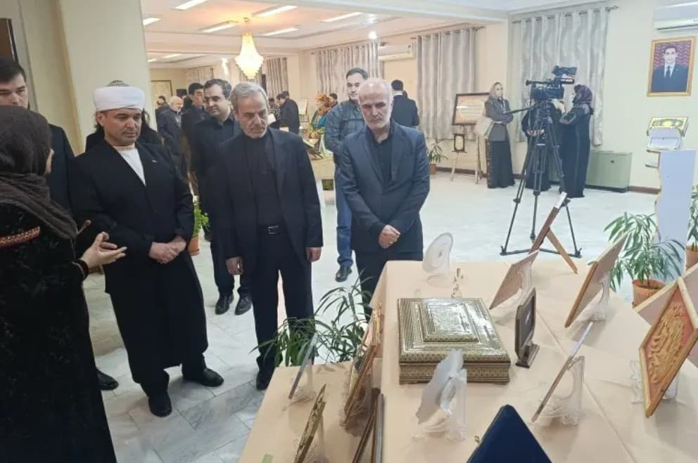 EYR-nyñ Aşgabatdaky ilçihanasynyñ Medeniýet merkezinde Gurhan sergisi we agzaçar sadakasy guraldy