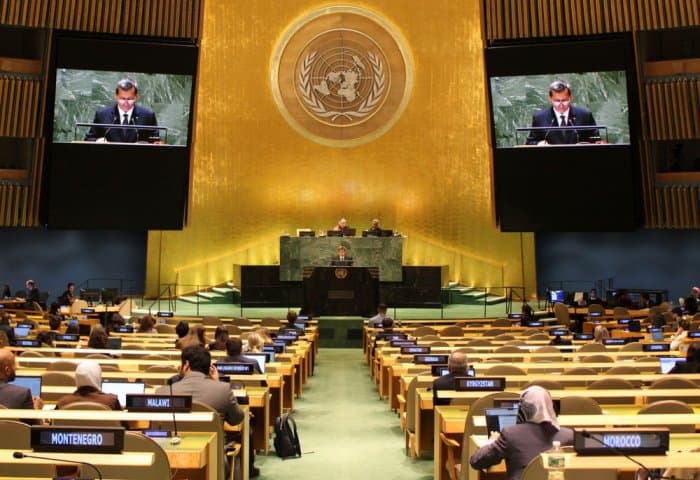 BMG-niň Baş Assambleýasy Türkmenistanyň başlangyjy boýunça iki Kararnama kabul etdi — Türkmenistanyň Daşary işler ministri Raşid Meredowyň BMG-niň Baş Assambleýasynyň 79-njy sessiýasynyň plenar mejlisindäki çykyşy, 2024-nji ýylyň 27-nji sentýabry, Nýu-Ýork, ABŞ (Surat: Türkmenistanyň DIM-i)