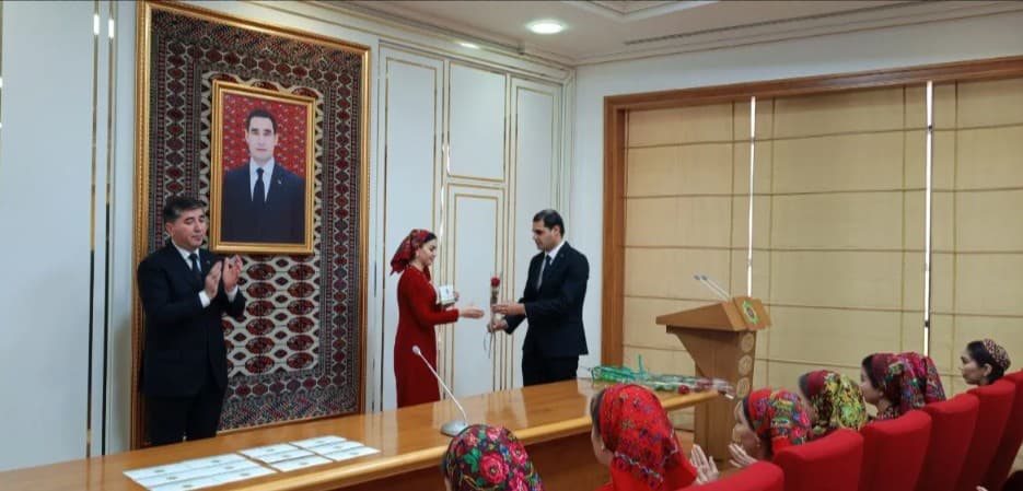 Women at the Ministry of Communication of Turkmenistan Received Cash Gifts for March 8