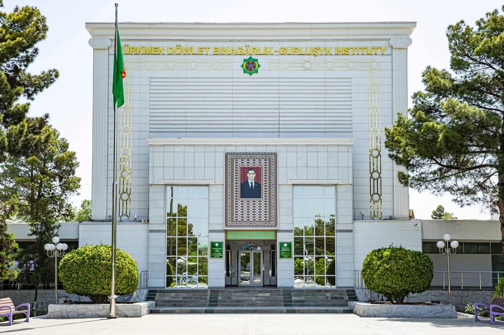 DECREE of the President of Turkmenistan concerning B.B. Atayew