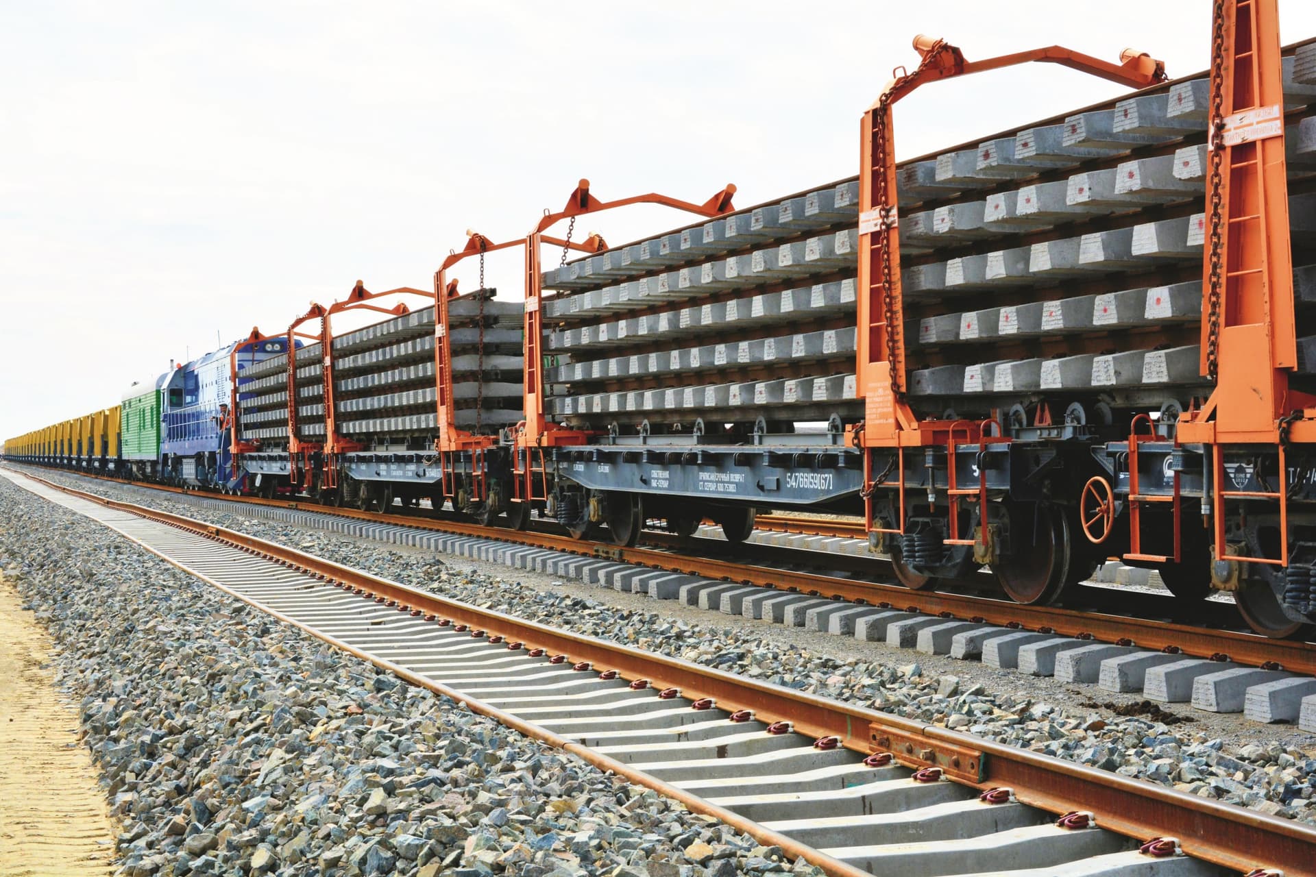 Demir we awtomobil ýollaryny gurmak boýunça ÝTÖB Türkmenistana maýa goýumlaryny dowam eder