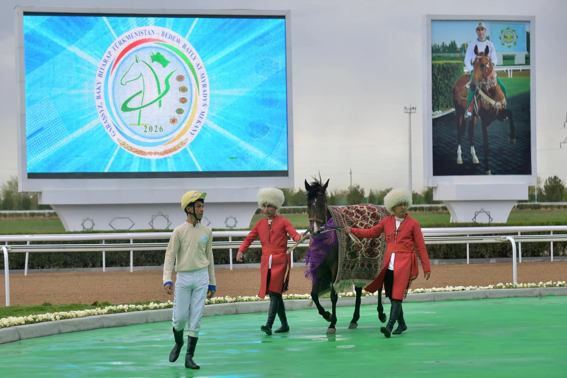 Türkmen bedewleriniň şanly ýoly: Lebapda täze möwsümiň dabaraly açylyşy