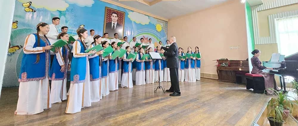 Чарующие звуки мира искусства: торжественный концерт камерного хора