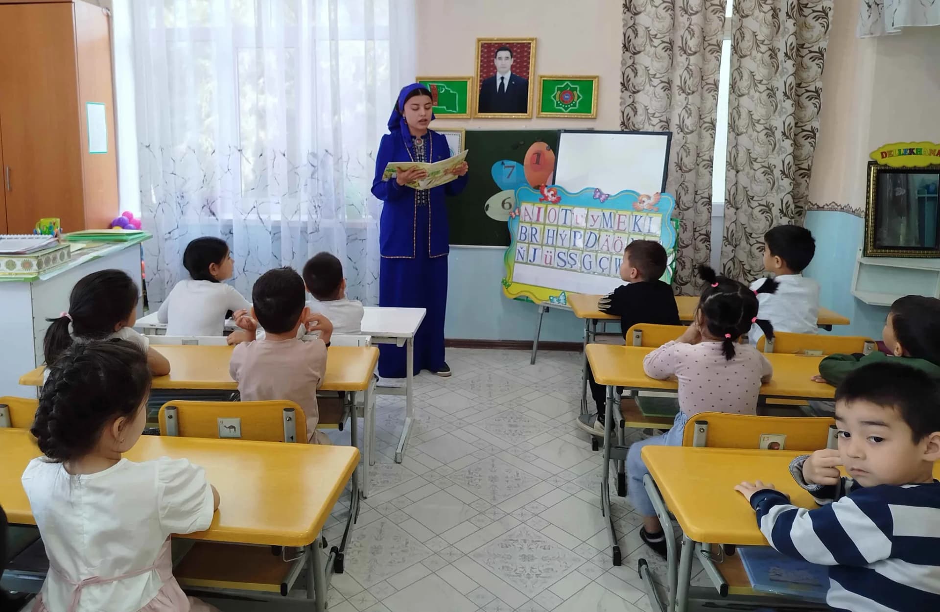 Farobda intellektual tanlov: Bolalarning mantiqiy fikrlash qobiliyati shakllantirilmoqda — Foto: Farap etrapidagi 3-sonli bolalar bog'chasi tarbiyalanuvchilari o'rtasida o'tkazilgan "Kim biladi?" intellektual tanlovi.