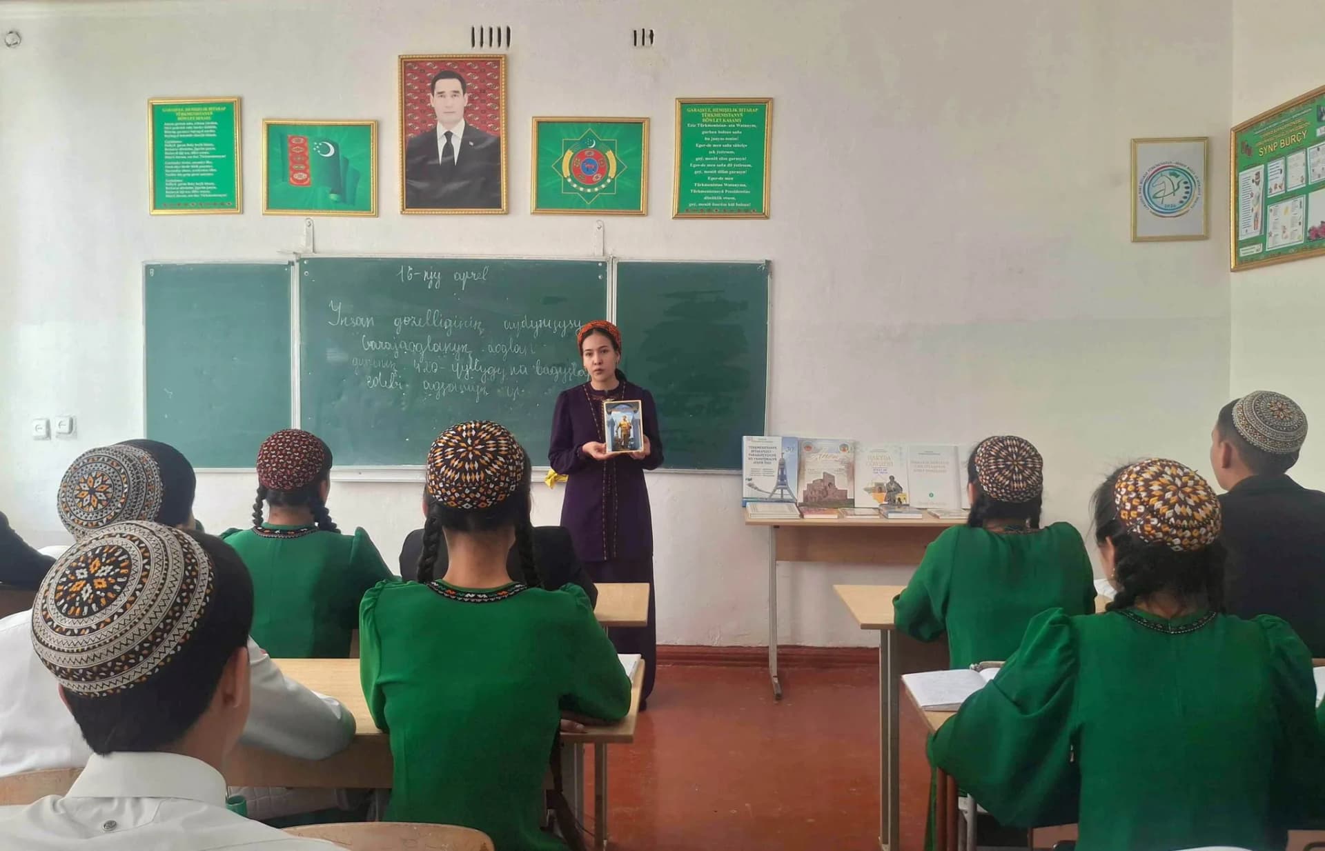 В Туркменабате отметили 420-летие Гараджаоглана: Симфония слова и музыки — 420-летие Гараджаоглана, средняя школа №15 города Туркменабат