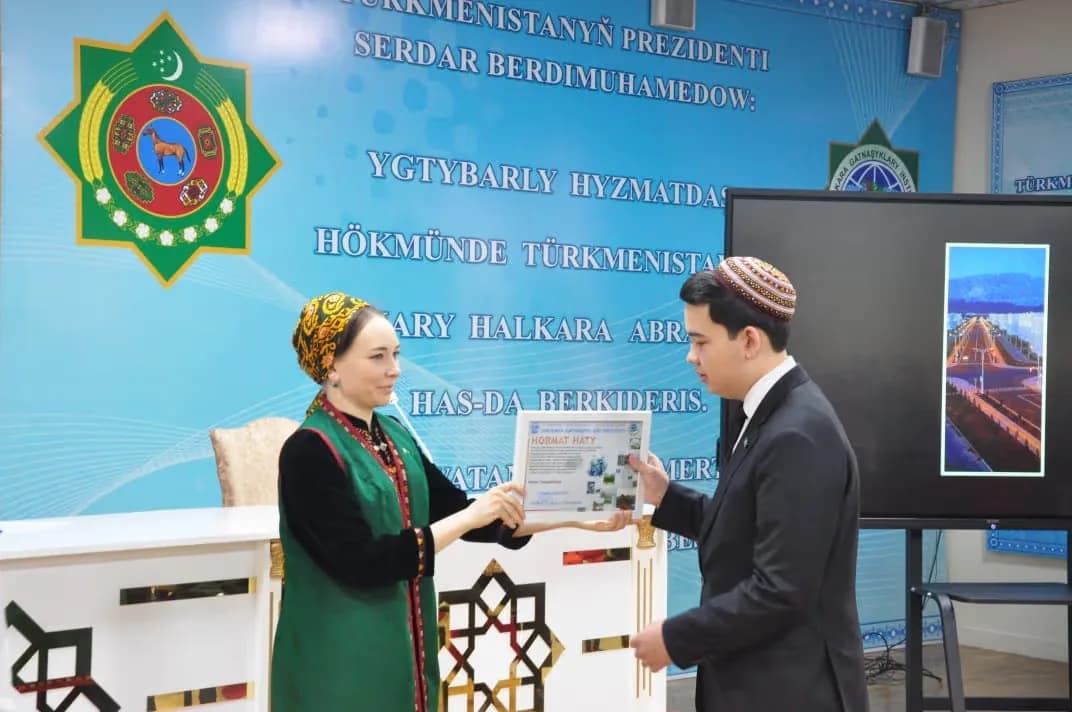 Sanly geljegiň eýeleri: Türkmen magistrantlary halkara IT-meydançasynda uly ýeňiş gazandylar
