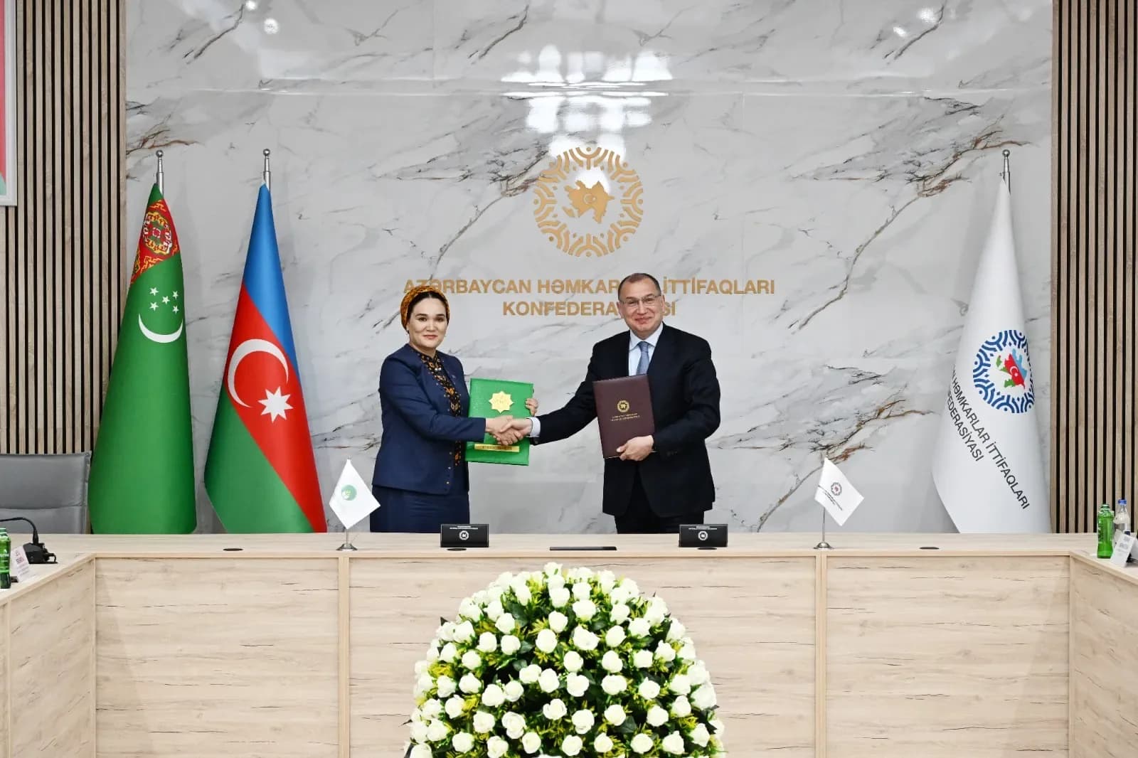 Türkmenistan we Azerbaýjan: Kärdeşler arkalaşyklarynyň hyzmatdaşlygy täze tapgyra çykýar