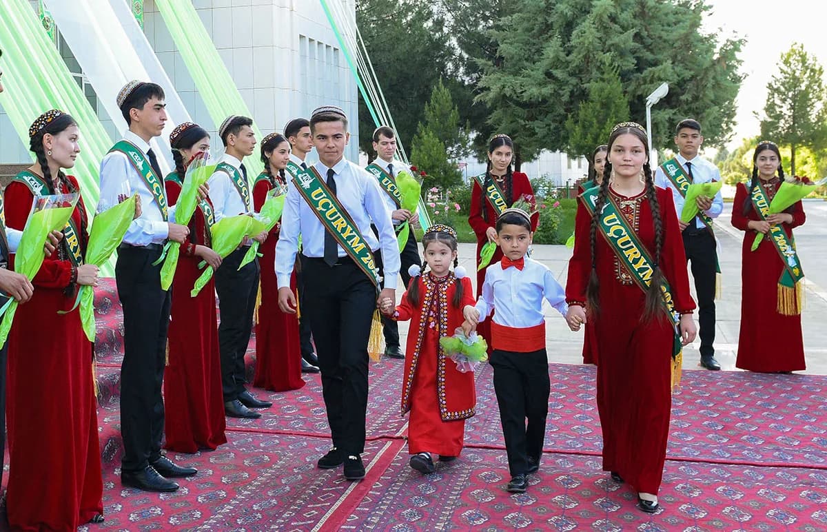 Lebap’ta Eğitim Yılı Başarıyla Tamamlanıyor: 23 Binden Fazla Mezun Hayata Adım Atıyor