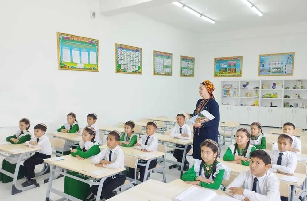 В очаге искусства и творчества: молодежь Ходжамбаза чтит национальные ценности