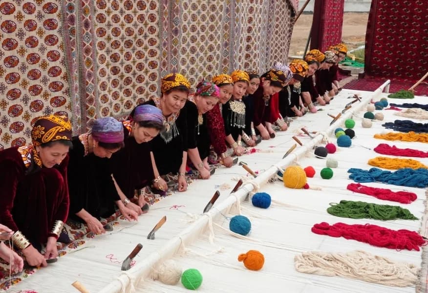 On the occasion of the Turkmen Carpet Day, a group of master carpet weavers was awarded honorary titles