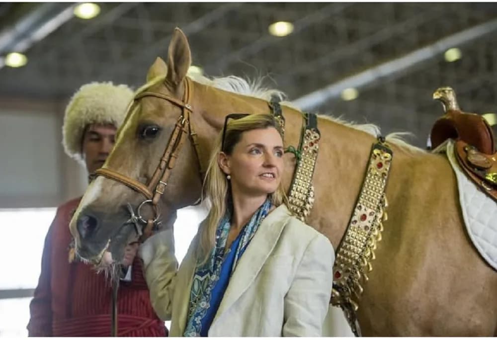 ABŞ-nyň Döwlet sekretarynyň orunbasary Sara Rojers Aşgabada geldi
