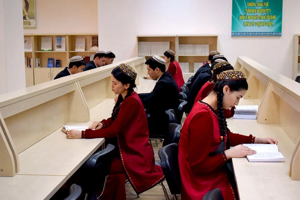 Türkmenistanda 1 müň 239 sany talyp orny artdyryldy