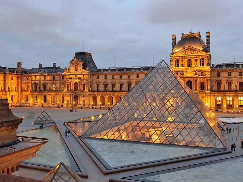 Louvre Museum Could Close to the Public Without Renovation Work