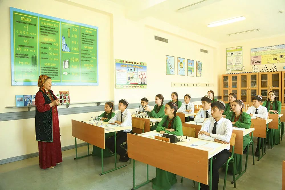 Effective Methods of Teaching Turkmen: Morphological Automation