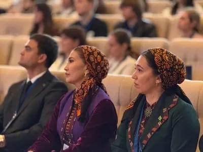 Türkmen lukmançylyk uniwersitetiniň ýaş alymlary Minskide geçirilen halkara ylmy forumda çykyş etdiler