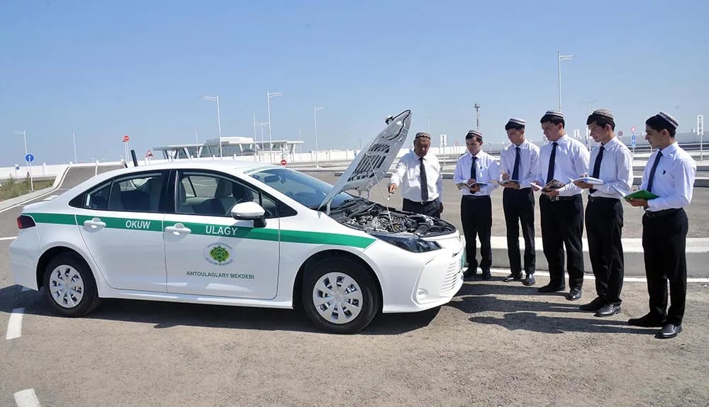 Skilled drivers are growing: modern classes at the Turkmenabat driving school