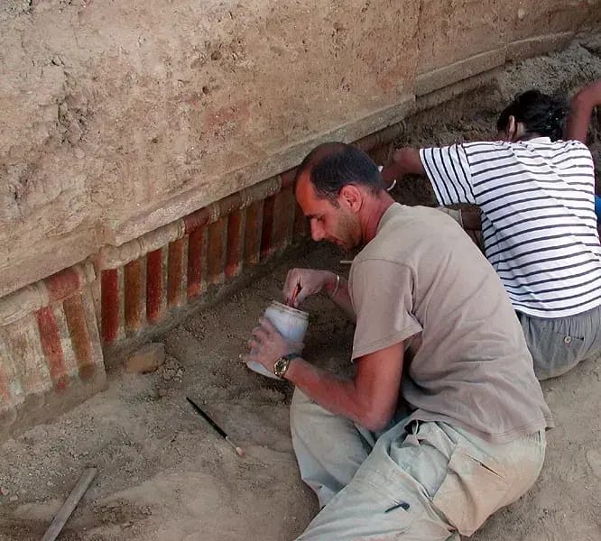 Italian Archaeologist Carlo Lippolis Uncovers New Parthian Structures at Ancient Nisa