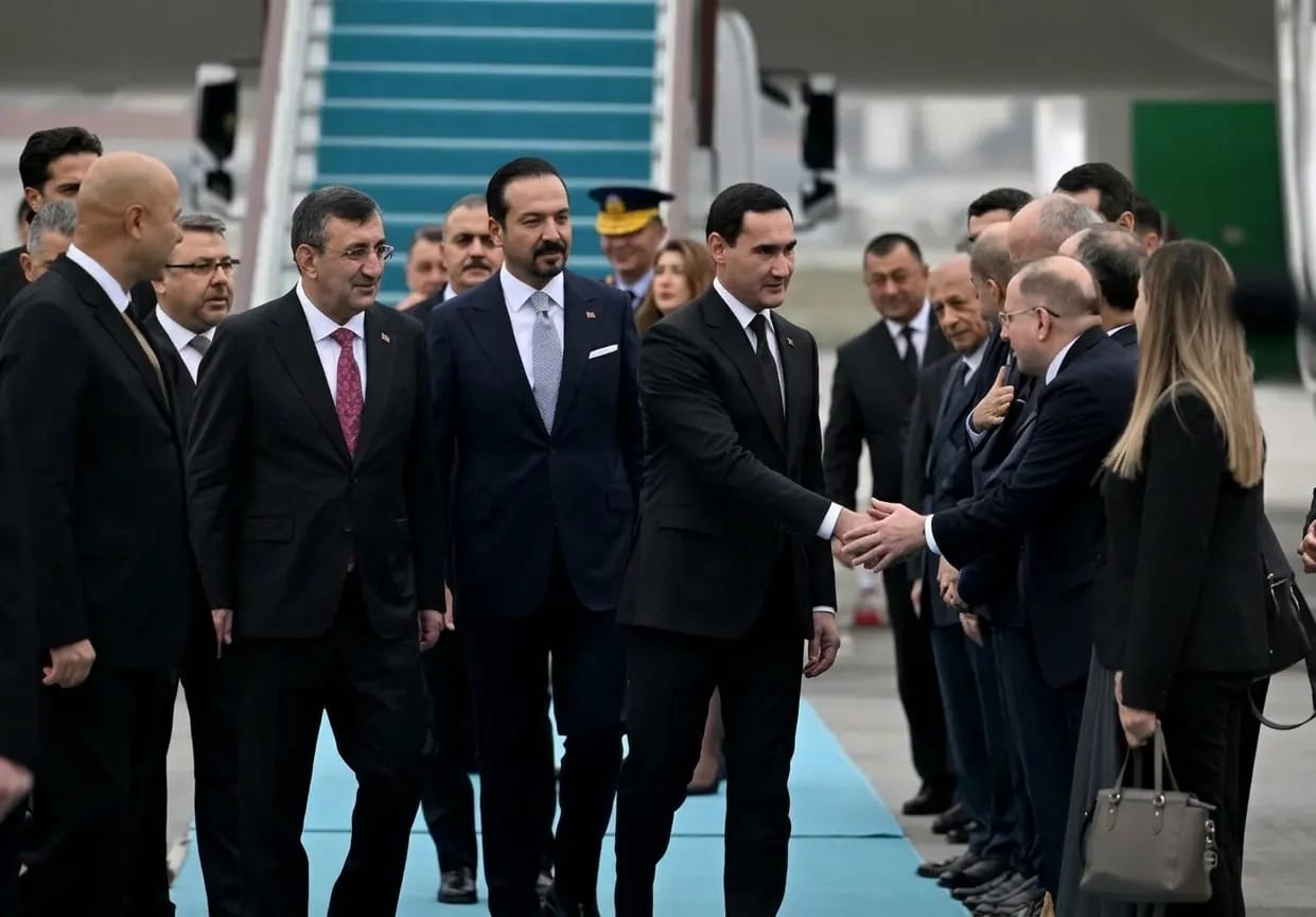 Turkmaniston Prezidenti Turkiy davlatlar tashkiloti sammitida ishtirok etish uchun Anqaraga keldi