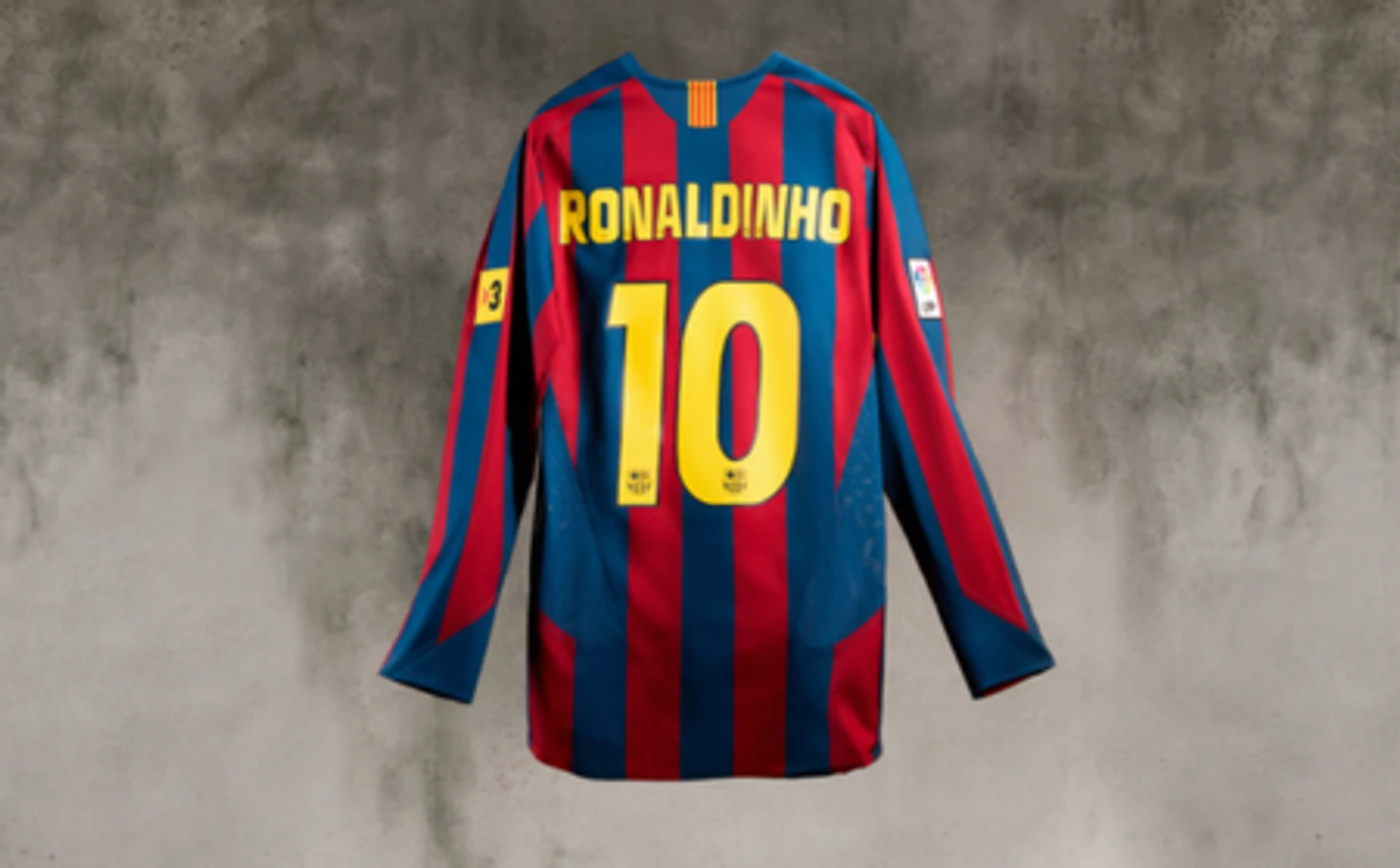 «Barselona» Ronaldinýonyň 2005/06 möwsümdäki köýnekçelerini bir günden az wagtyň içinde satyp gutardy