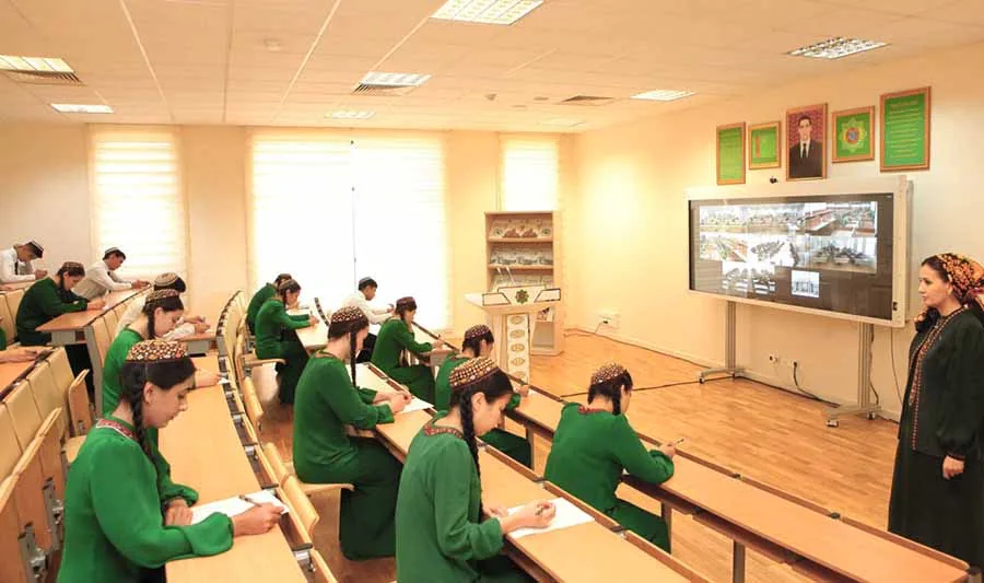 Döwlet umumybilim edaralarynda Ene dili we edebiýatdan jemleýji döwlet synagy üçin hödürlenilýän düzme temalary
