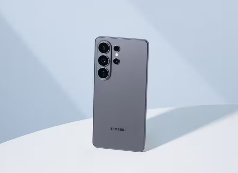 Samsung Galaxy S26 Ultra: Ulanyjylar smartfony yzyna gaýtarmasyn diýip, kärhana $250-a çenli pul töleýär