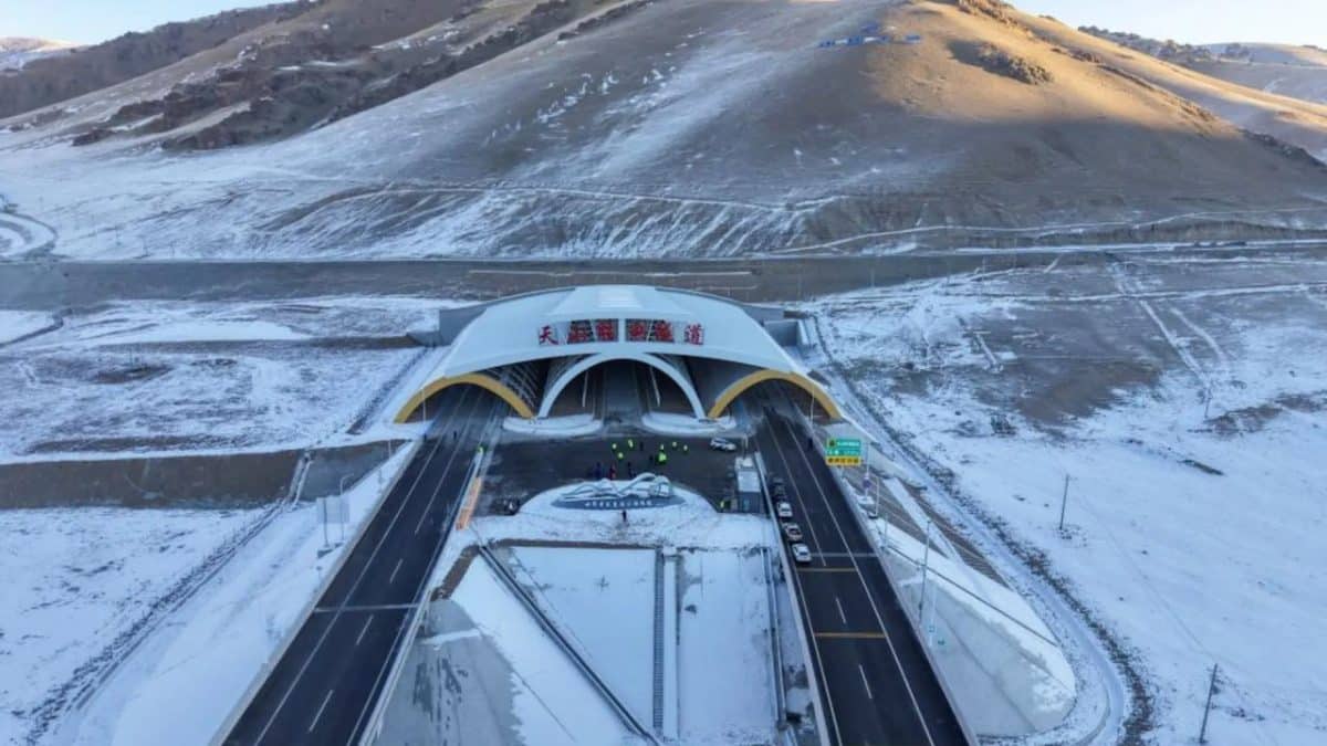 China Opens the World’s Longest Highway Tunnel at Nearly 3,000 Meters Above Sea Level